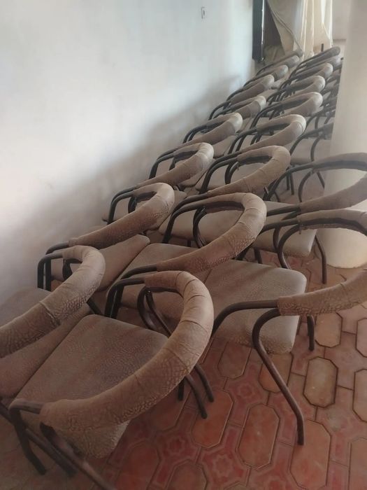 Стол, стул сотилади