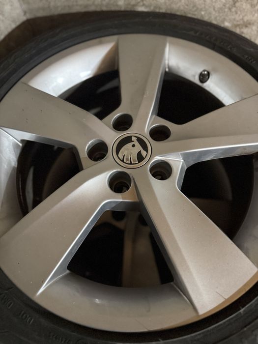 Vând jante cu anvelope Dunlop vară merg pe skoda , vw ,