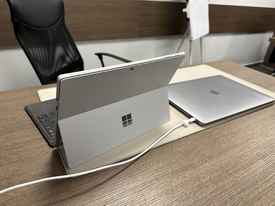 Microsoft Surface Pro (5-то поколение)
