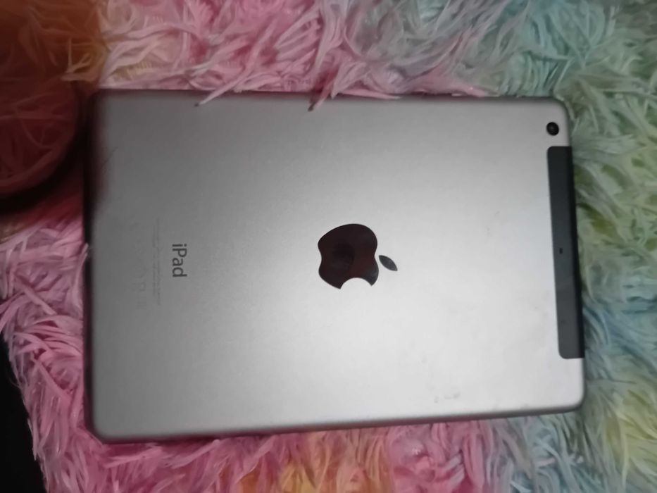 Vand ipad model a1600 pentru piese