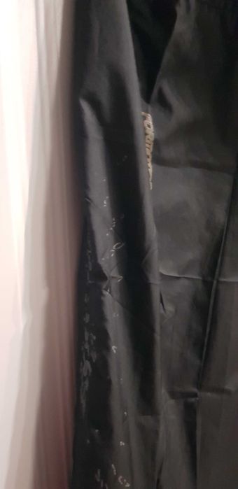 Продавам мъжки спортни долнища Adidas