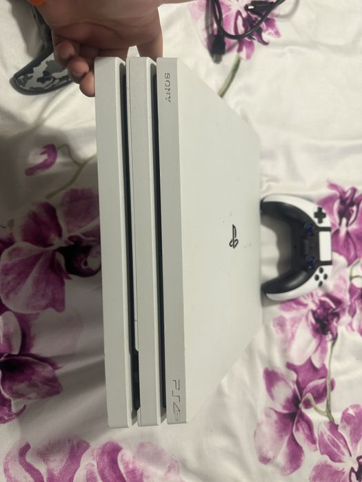 Ps 4 pro 1tb foarte bun