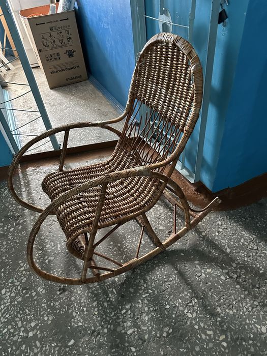 Кресло-качалка из ротанга