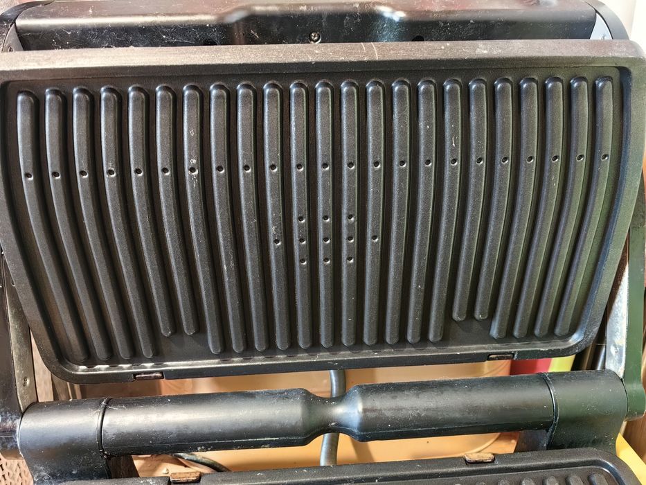 Grătar electric cu tava