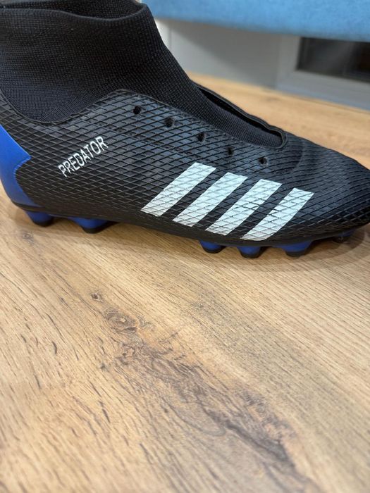 Продам бутсы футбольные