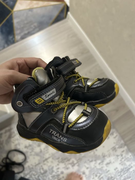 Продам осенне-весенние детские ботинки