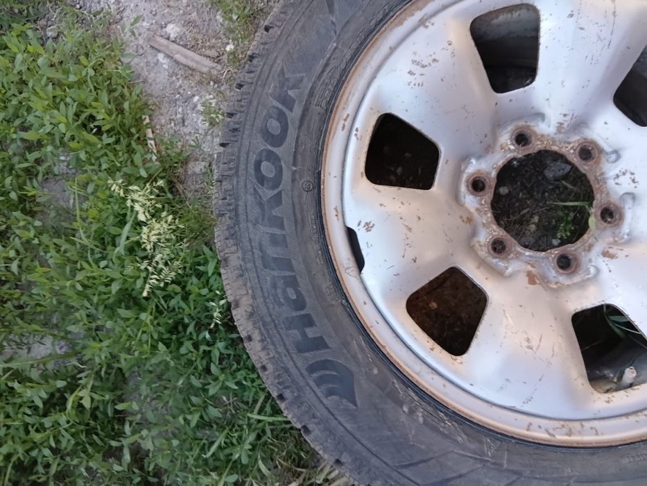 Зимние шины с дисками 215/65 R17