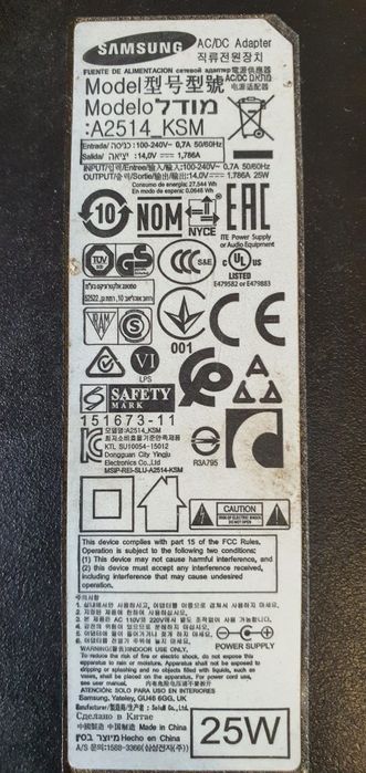 Vând boxă cu radio , usb și auxiliar (bluetooth)!