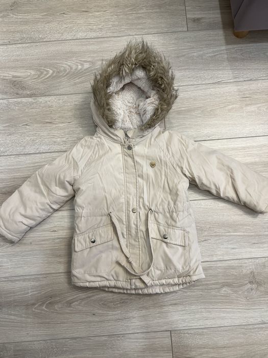 Продам куртку на девочку