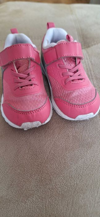Детски маратонки Reebok. Розови. Използвани, но запазени. 22 номер.