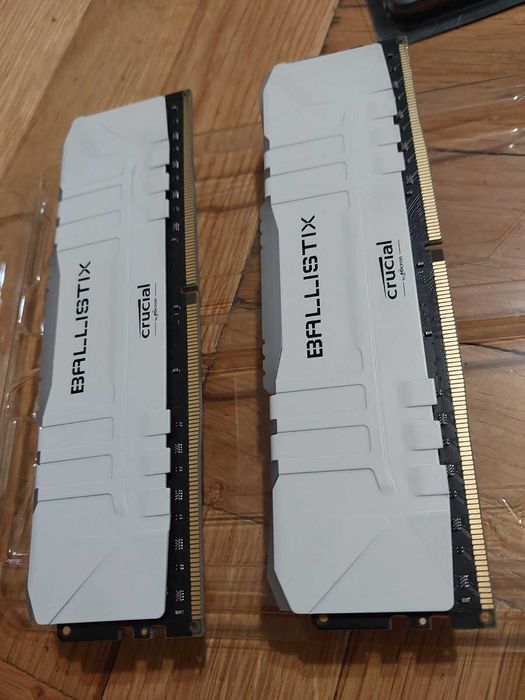 32GB 2666Mhz DDR4 - Crucial BallistiX RGB