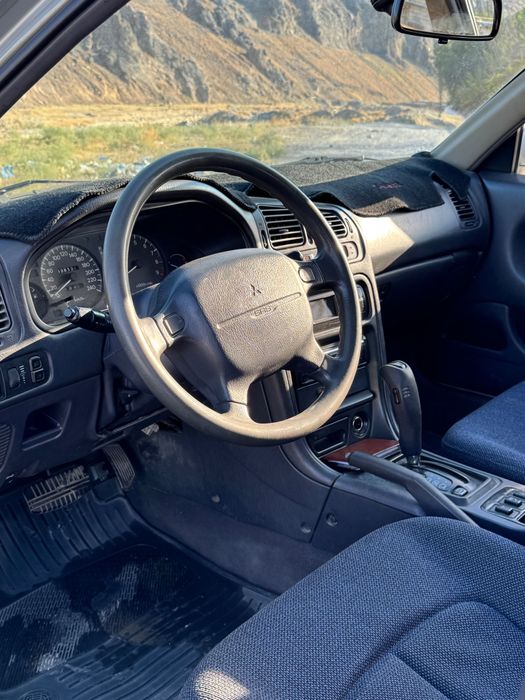 Продам Mitsubishi Galant 1993 год
