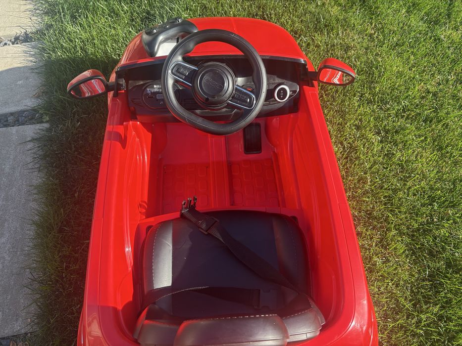 Mașină electrică pentru copii Fiat 500, roșu