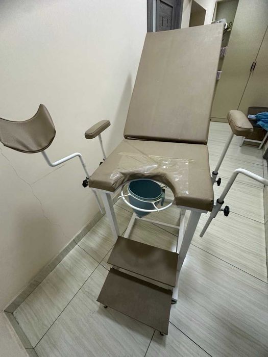 Гинекологический стол и скамейки медицинский продаётся