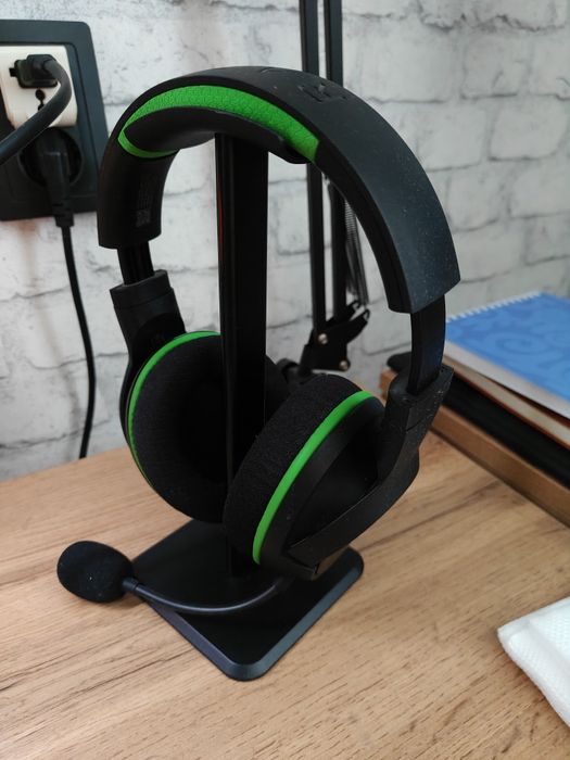 Xbox series X с наушниками