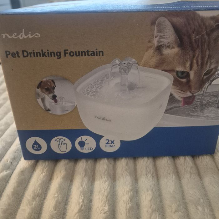 Nedis Pet Drinking Fountain е фонтан за вода за домашни любимци