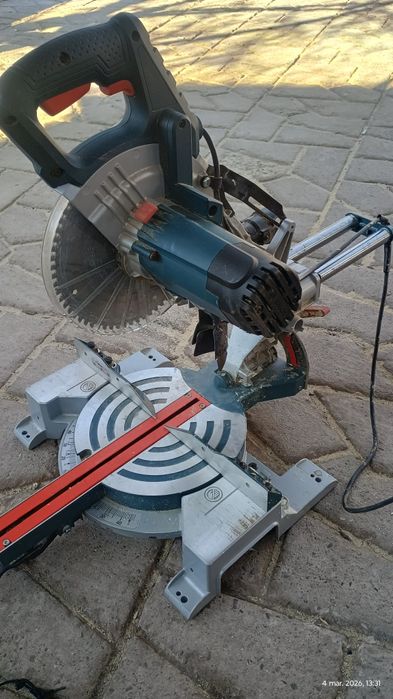 Bosch GCM 80 SJ (fierăstrău circular de tăiat la unghi, 1400W, disc 21