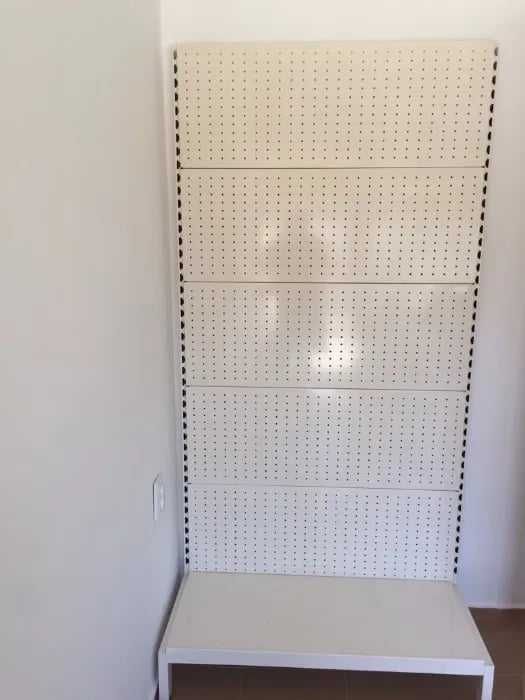 стелажи за магазин