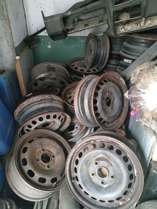 Продам диски разные .все 50 дисков 14.15.