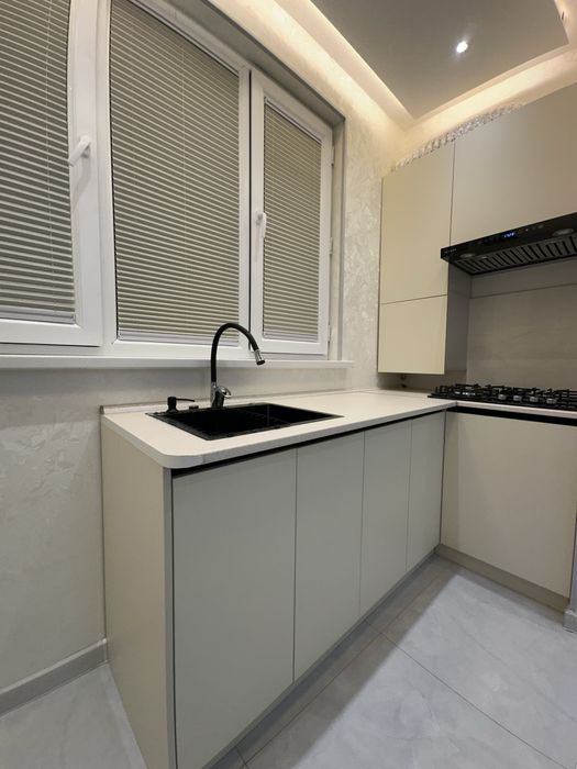 Цум (Ц-7) 2-х комнатна квартира 7-этаж 5 минут 110 школа метро Ойбек