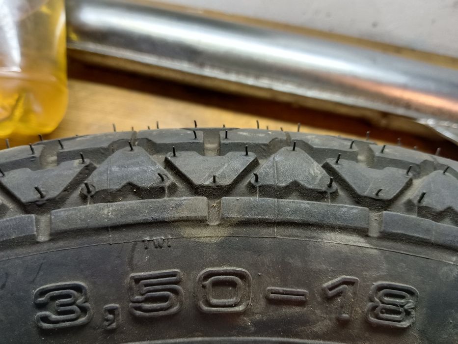 Продам две покрышки на яву