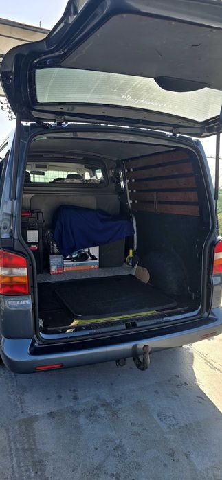 VW Transporter T5 LWB (Varianta Lungă) – 1.9 TDI – 2 Uși Laterale
