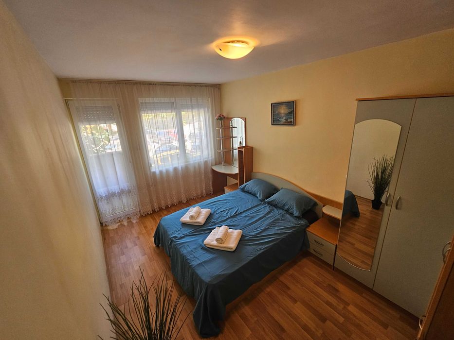 Дава се под наем Двустаен апартамент в Варна, Цветен квартал - 60 кв.м за 548.25 € - Снимка #1