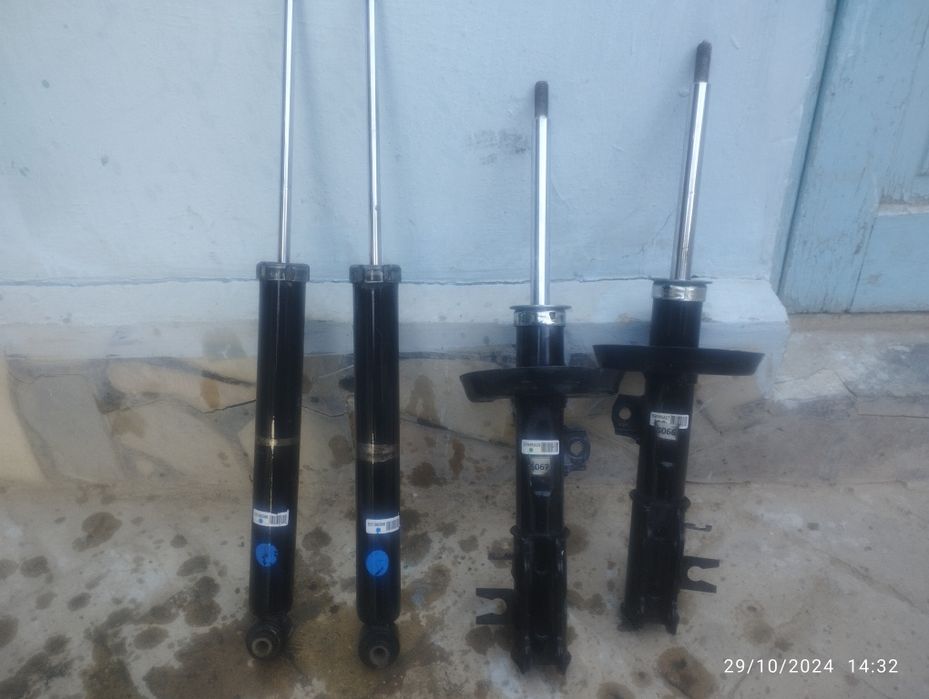 Cobalt amarizator sotiladi. GM zavodniki koʻp yurmagan.