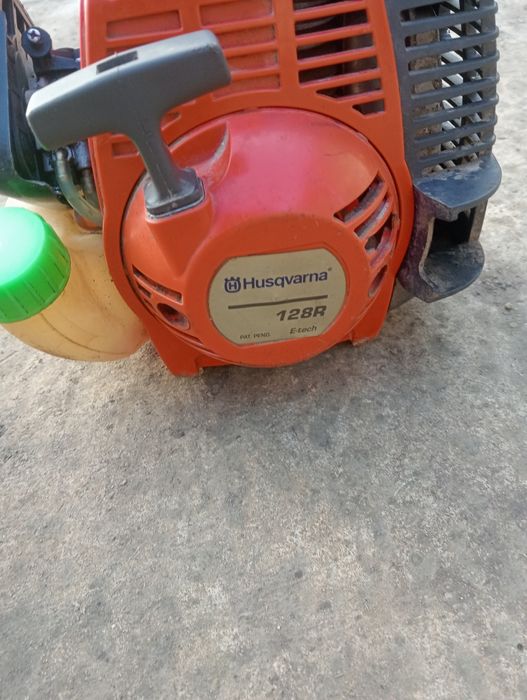 Vând 2 motoare cositoare HUSQVARNA