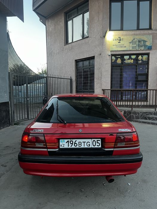 Мазда 626.