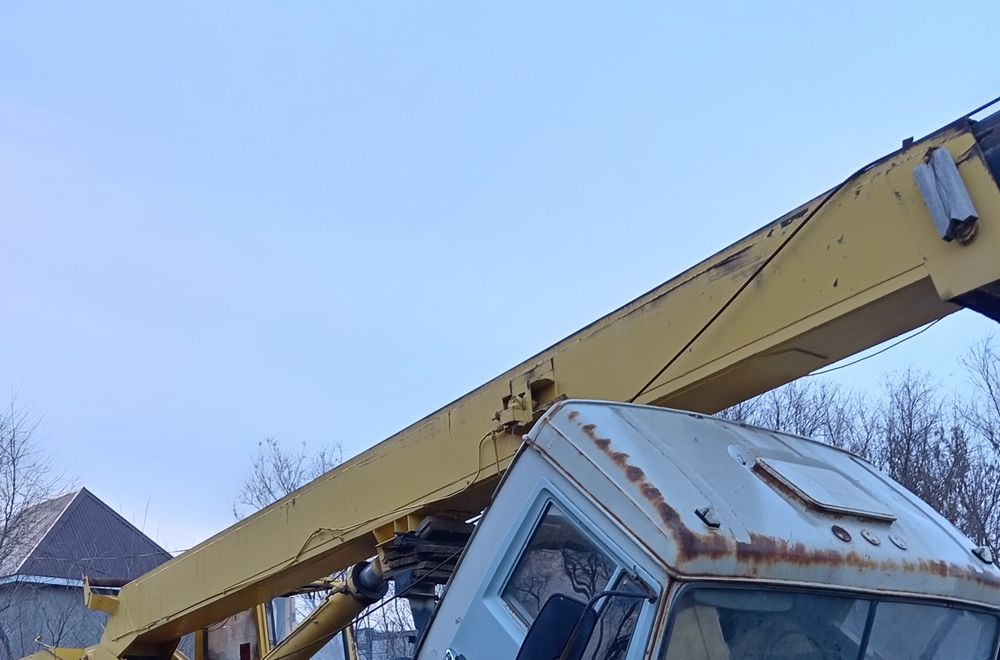 (Продам стрелу.)