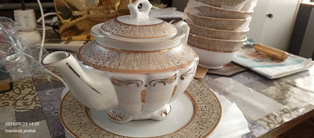 Prokatga Stol Stul, Samovar, Naves, chinni idishlar