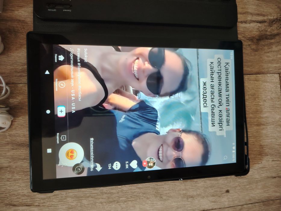 Планшет новый в салофане.