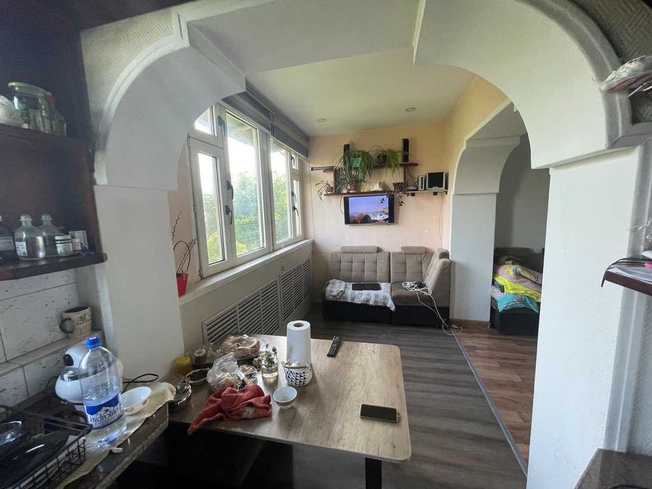 77 серии м-в Эльбек быв.вин завод рядом Канадская школа 72 кв.м 3\4\4