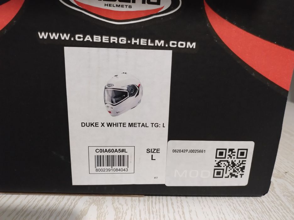 Продавам чисто нова каска модел:  DUKE X WHITE METAL TG: L