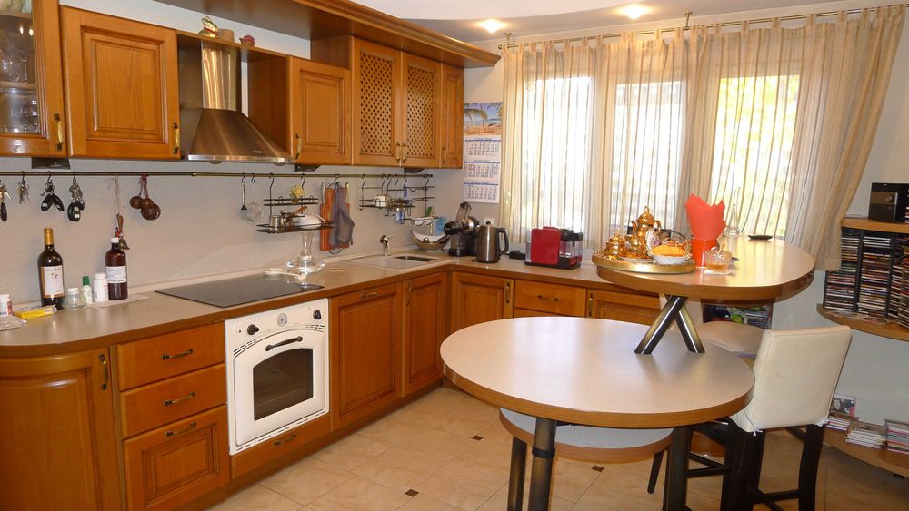 Продава се Тристаен апартамент в София, Медицинска академия - 90 кв.м за 3112 €/кв.м - Снимка #2