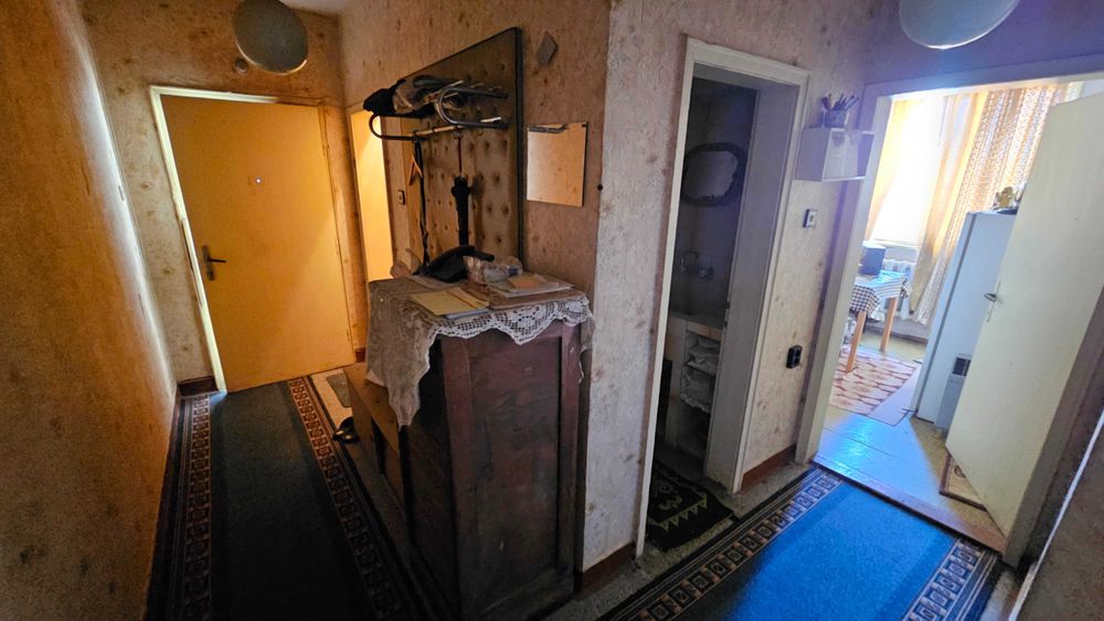 Продава се Двустаен апартамент в Разград, Център - 76 кв.м за 1040 €/кв.м - Снимка #1