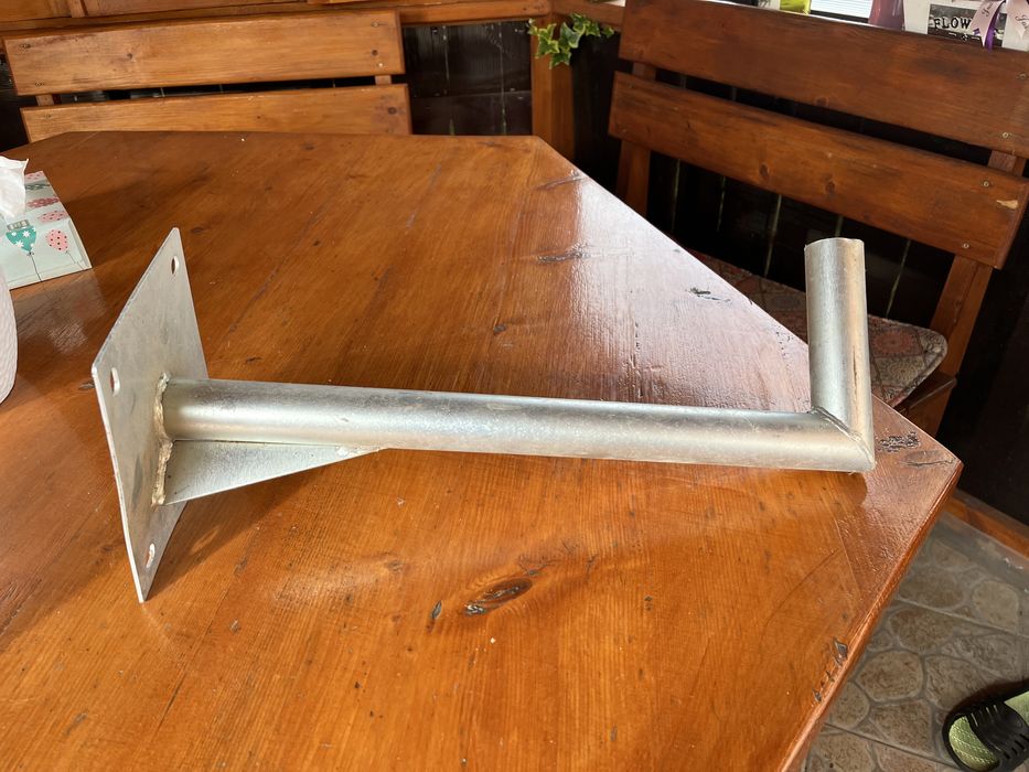 Suport antena satelit, hotspot miner, radio.