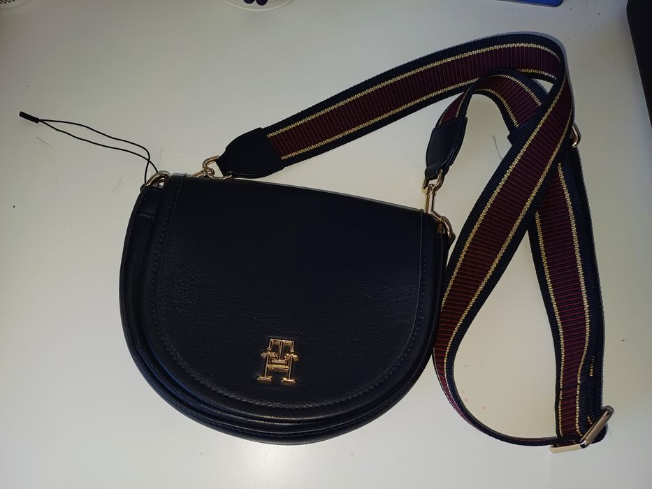 Чанта  Tommy Hilfiger дълга дръжка