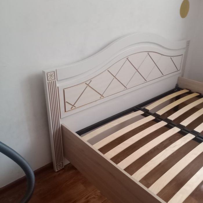 Продаю спальный гарнитур