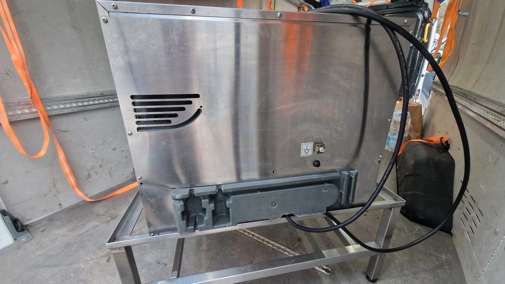 Ковектомат Unox четери тави