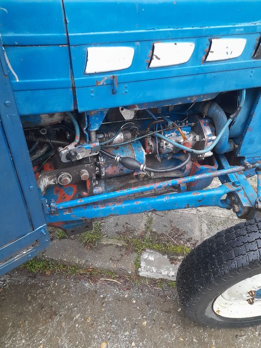 Трактор,    малък         форд 2600