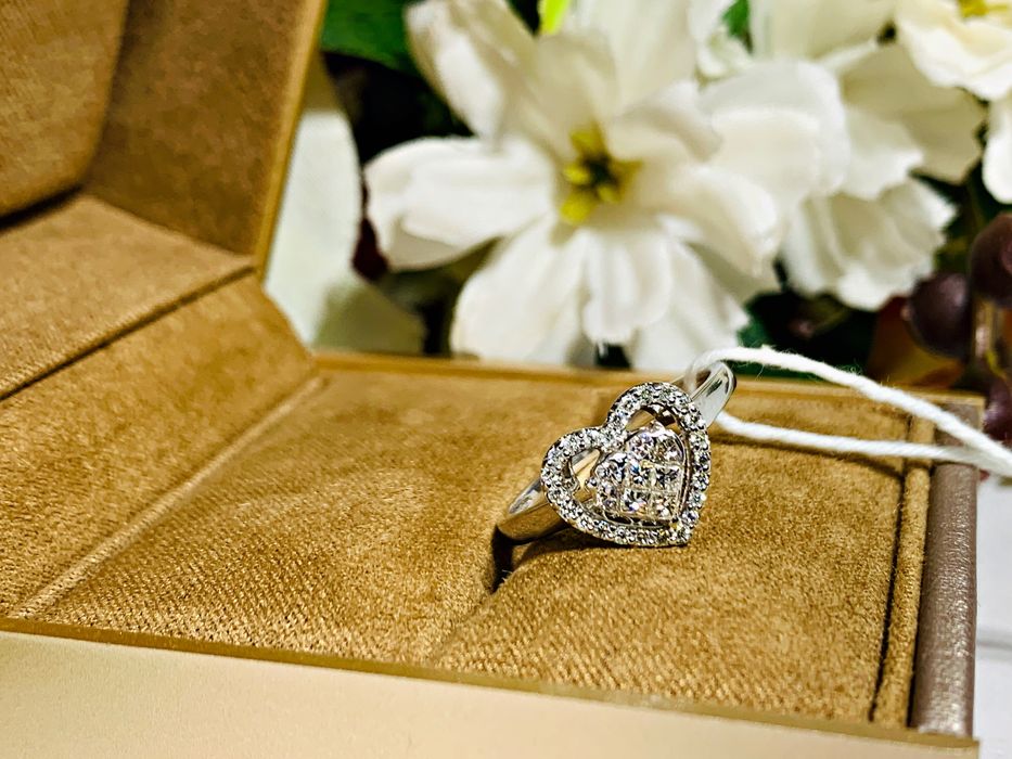 Нежное золотое кольцо с бриллиантами модель – Сердце