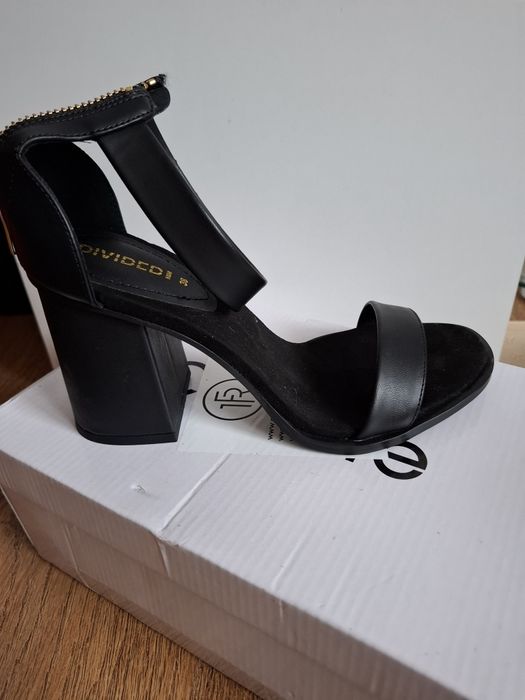 Sandale noi 50 lei