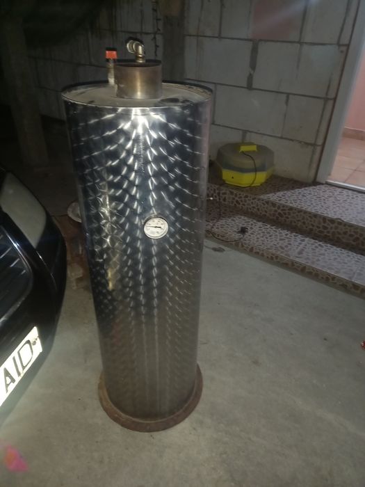 Vand boiler pe lemne  folosit doar 1 luna este aproape inpecabil 100litri
