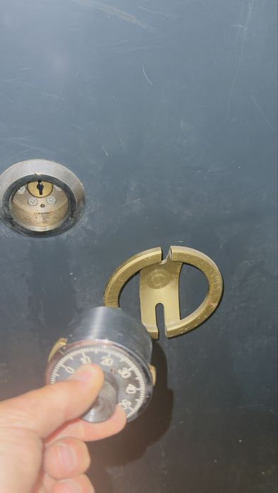 Огнеупорна бижутерска сейф каса 155х80х80см