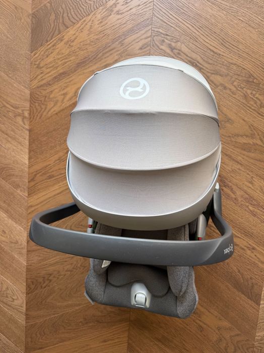 Продам автокресло Cybex