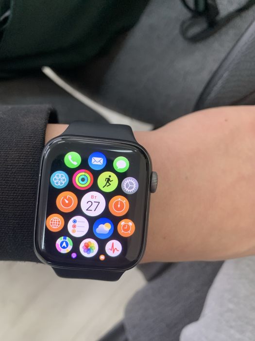 Продам часы apple watch 4