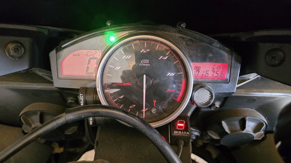 YAMAHA YZF-R6 (2009)