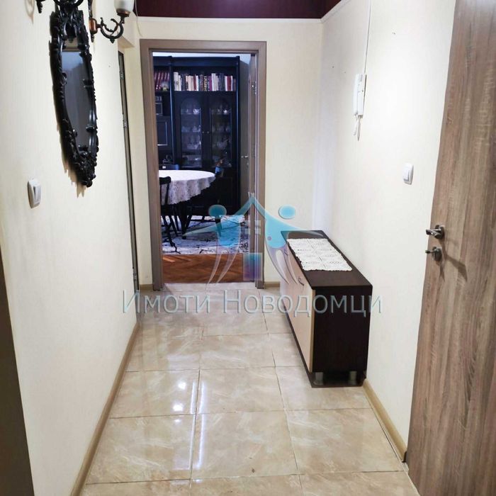 Тристаен, Шумен, Център